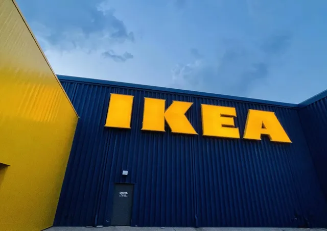 IKEA construyó un chatbot que asumió 8.500 roles de atención al cliente. Y nadie perdió su empleo.